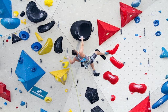 Wspinanie indoor — zacznij trening wspinaczkowy na ścianie jesienią!